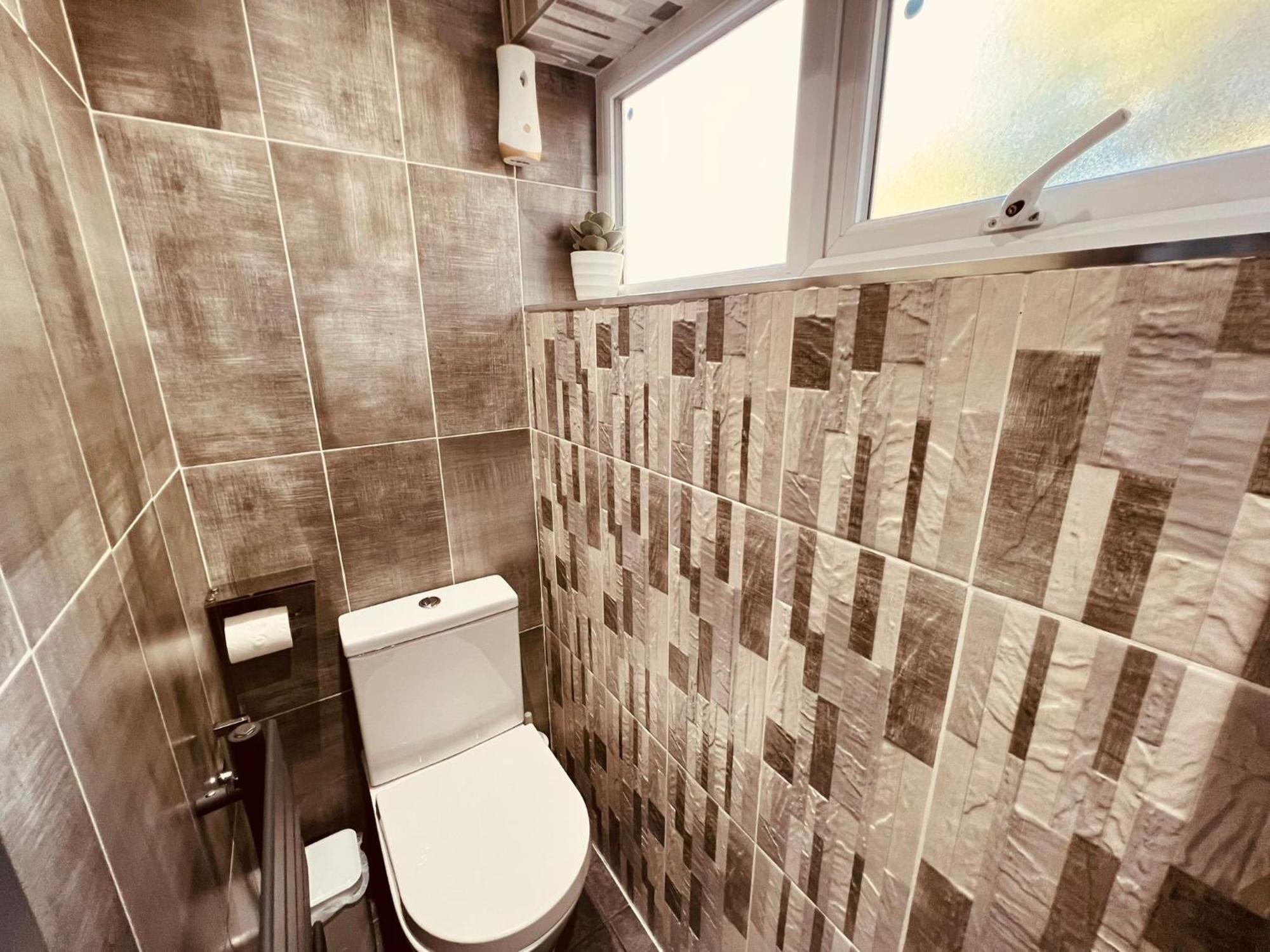 Modern Suites -5 Bedroom House- With Free Parking Birmingham City Экстерьер фото