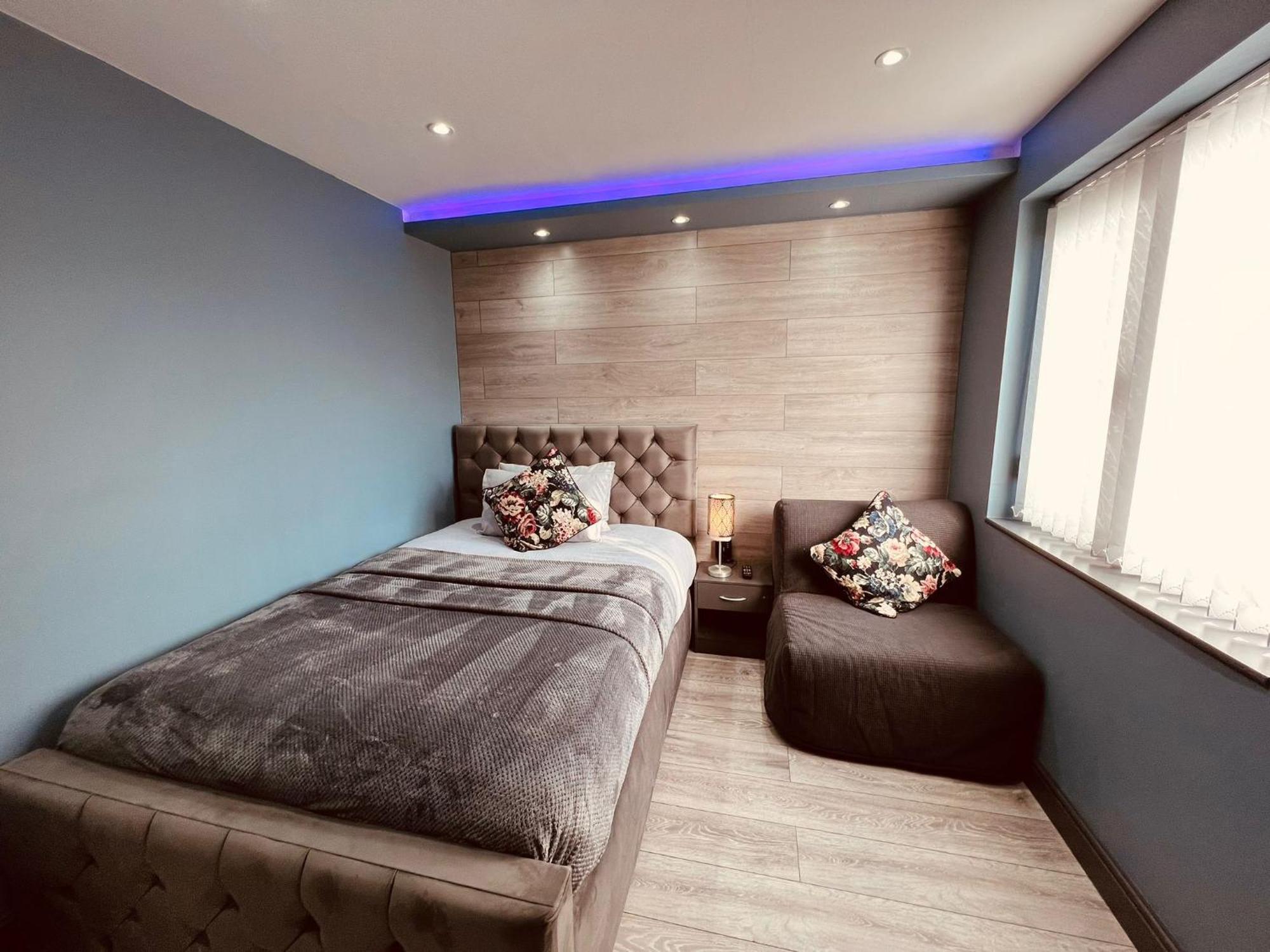 Modern Suites -5 Bedroom House- With Free Parking Birmingham City Экстерьер фото