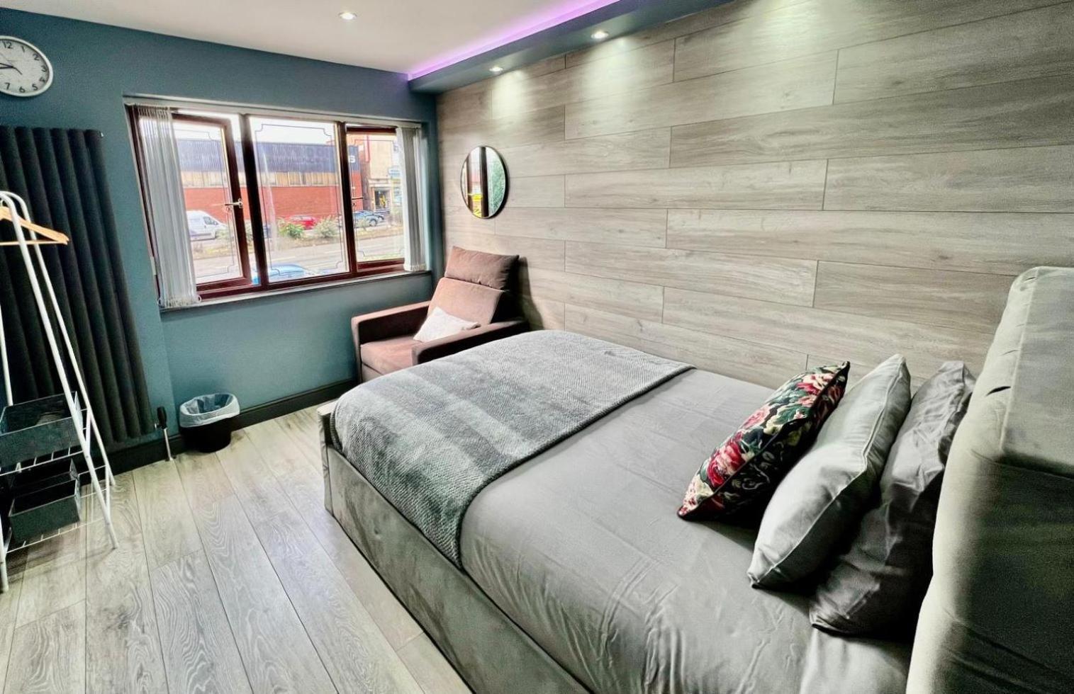 Modern Suites -5 Bedroom House- With Free Parking Birmingham City Экстерьер фото