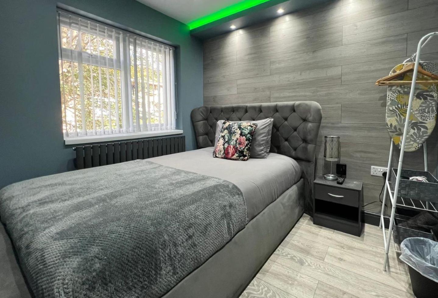Modern Suites -5 Bedroom House- With Free Parking Birmingham City Экстерьер фото