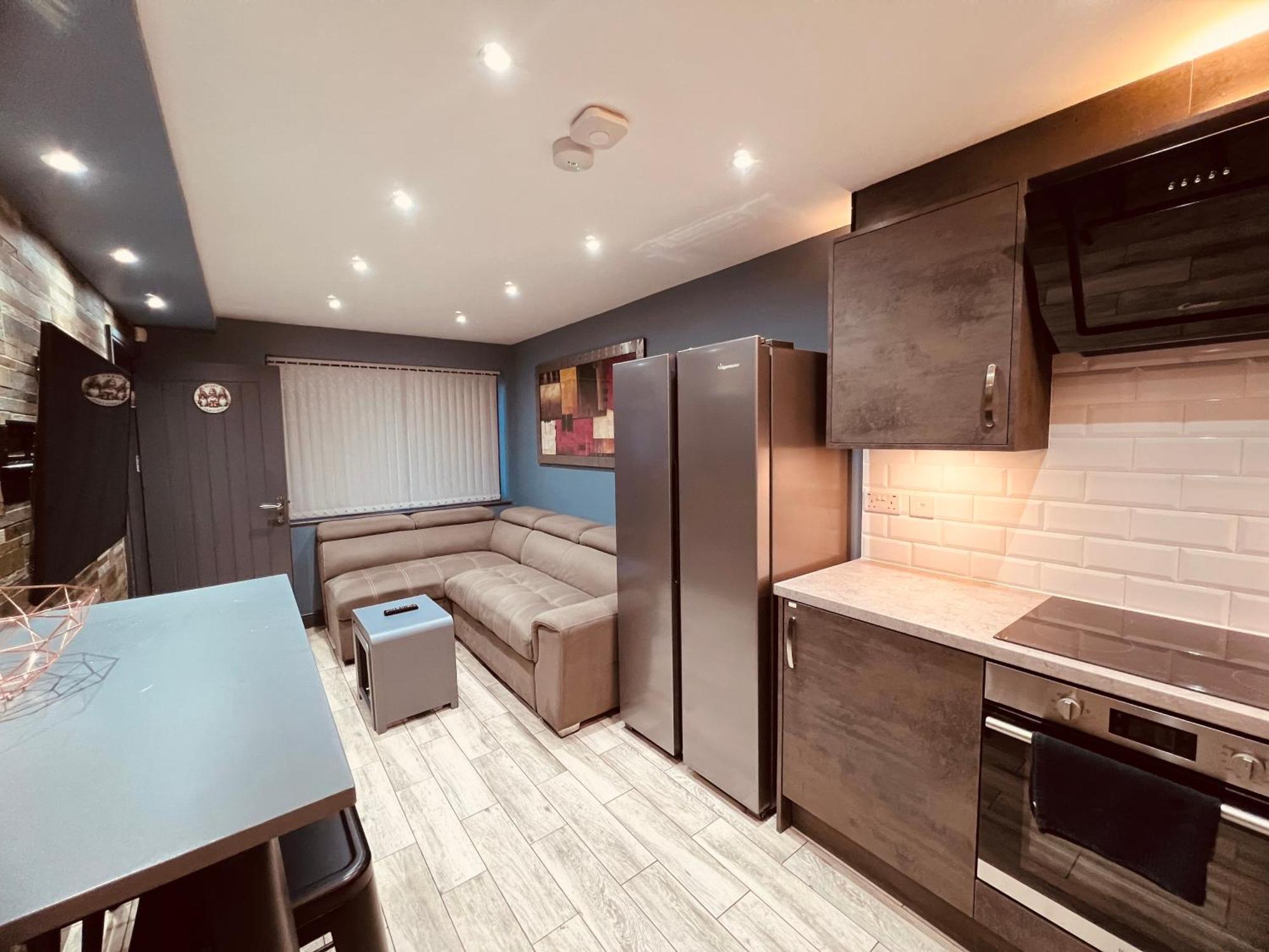 Modern Suites -5 Bedroom House- With Free Parking Birmingham City Экстерьер фото